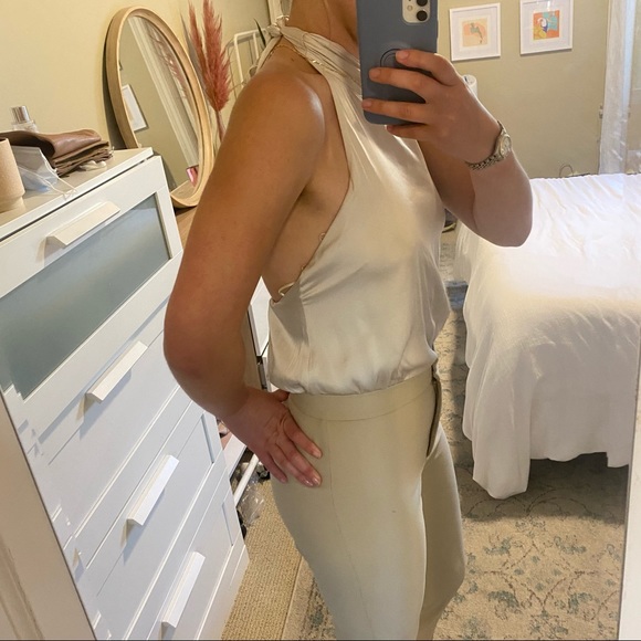 High neck backless blouse - Picture 4 of 4